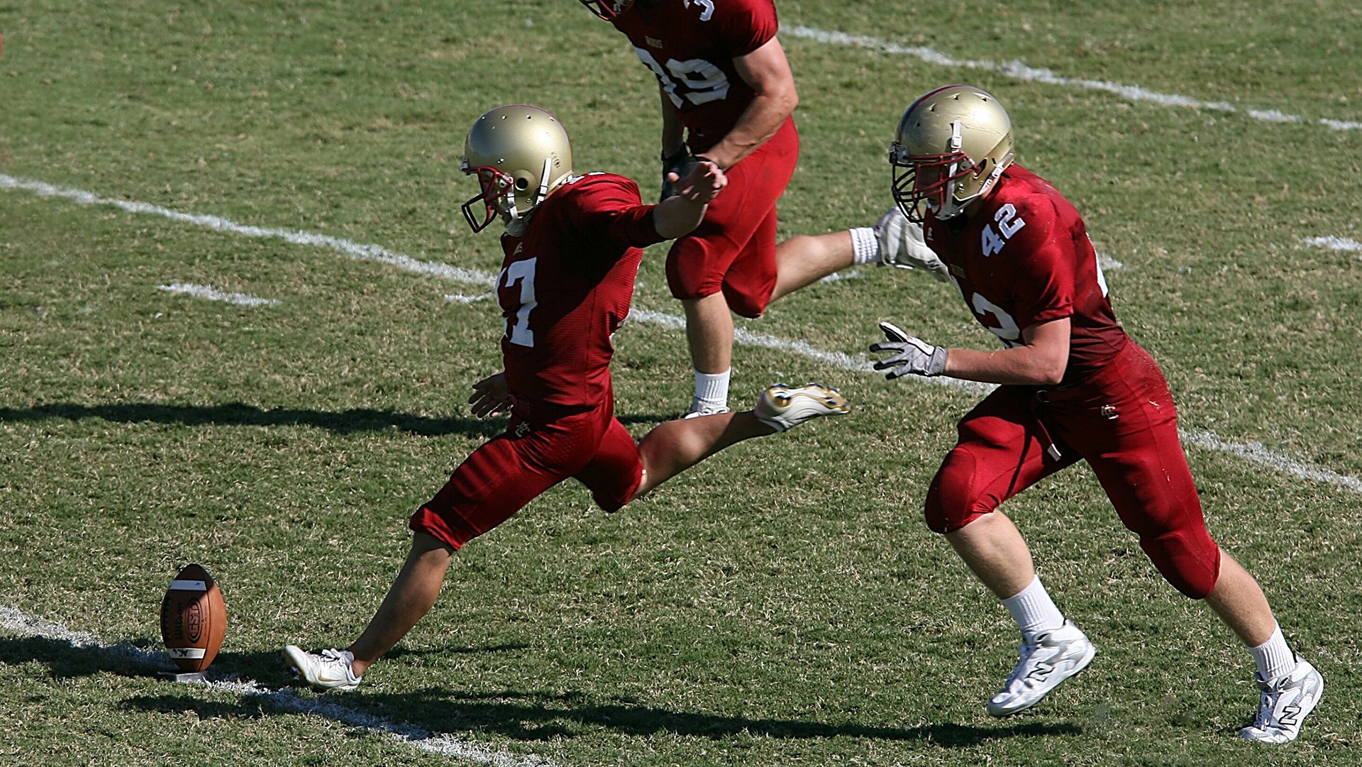 星空体育最新网址-西甲门神多次神级扑救，比赛高潮迭起，西甲门将60米吊射